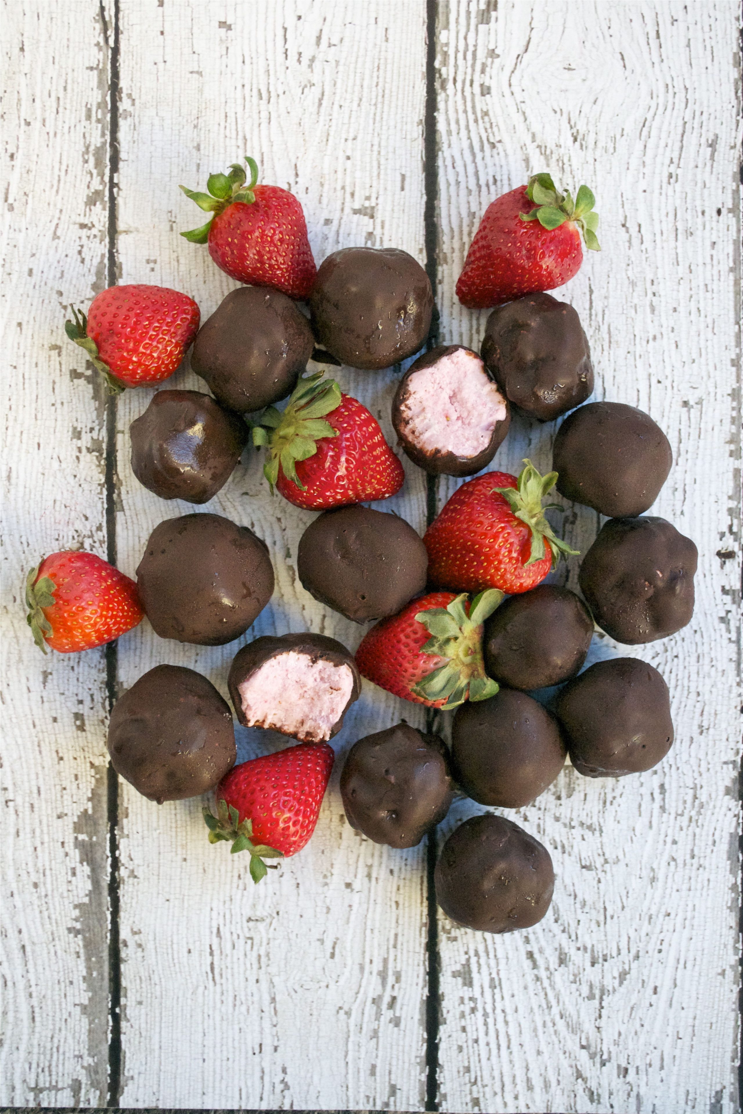 Chocolate Covered Strawberry Truffles (GF, DF, SF, V) | A Dash of Megnut