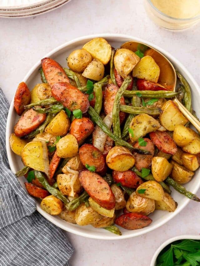 Sheet Pan Sausage, Green Beans, and Potatoes